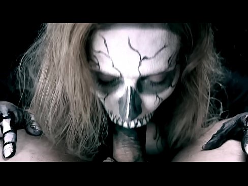 ❤️ Demona knabino suĉanta kokon per sia nigra buŝo kaj glutante kumon. ❤ Rusia porno ĉe ni