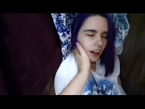 ❤️ Trovis mian fratinon en la ŝranko kaj helpis ŝin kumi ❤ Rusia porno ĉe ni
